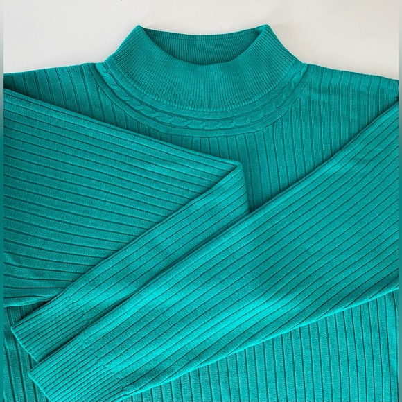 Emerald light sweater - Picture 8 of 8